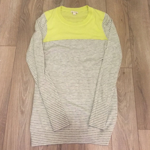 Gap sweater
