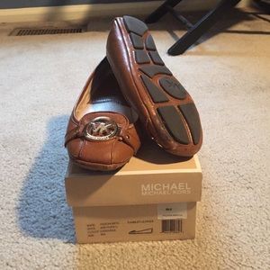 Michael Kors rust and gold flats