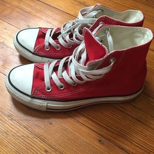 Red Converse high tops size 6 (4)
