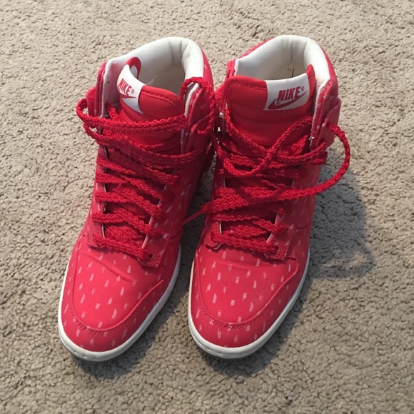 Nike coral wedges