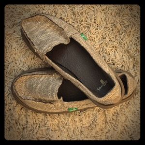 Size 6 Sanuks