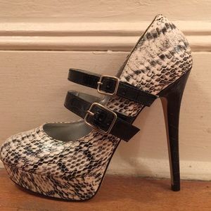 Shoe dazzle leopard snake print high heels!