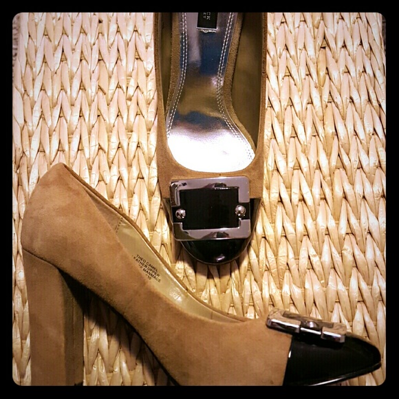 Tan/black suede  leather pump
