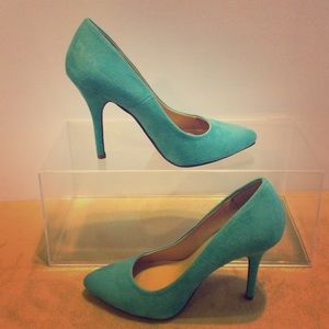 Brand 🆕 Mint Faux Suede Heels