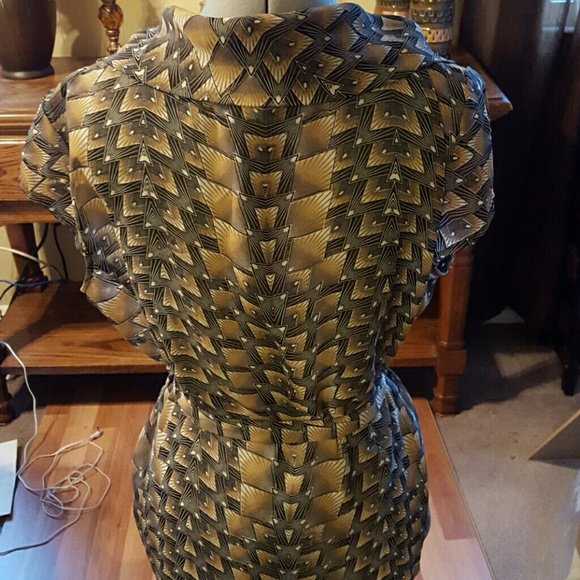 🌻HP🌻 Ruffled Front Button Down Top - Picture 2 of 3