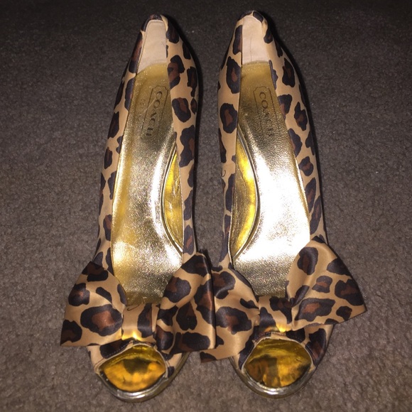 Peep toe Coach Pumps