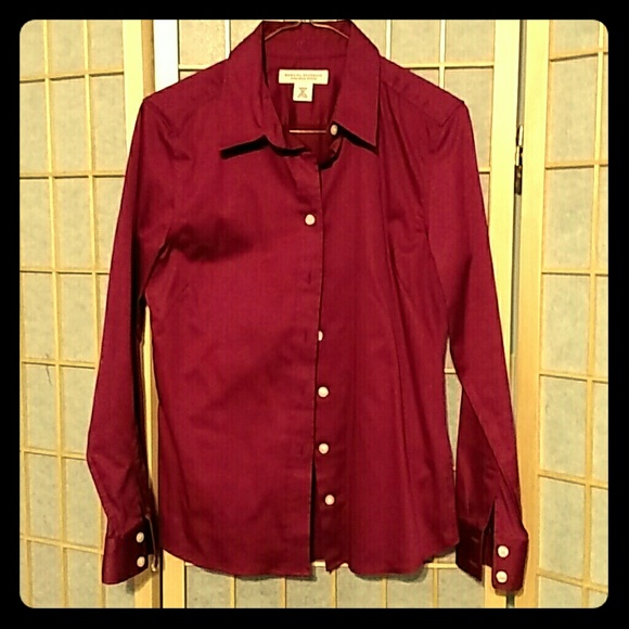 Banana Republic burgundy stretch button down 4P