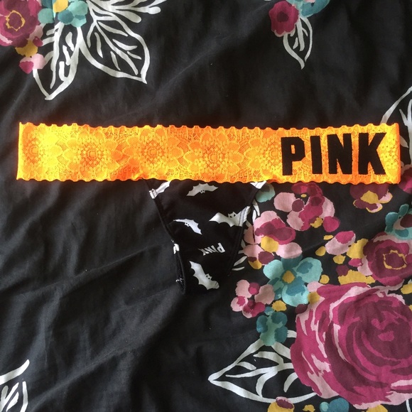 🚫SOLD ON ♏️🚫VS Pink Halloween Undies Bundle - Picture 1 of 2