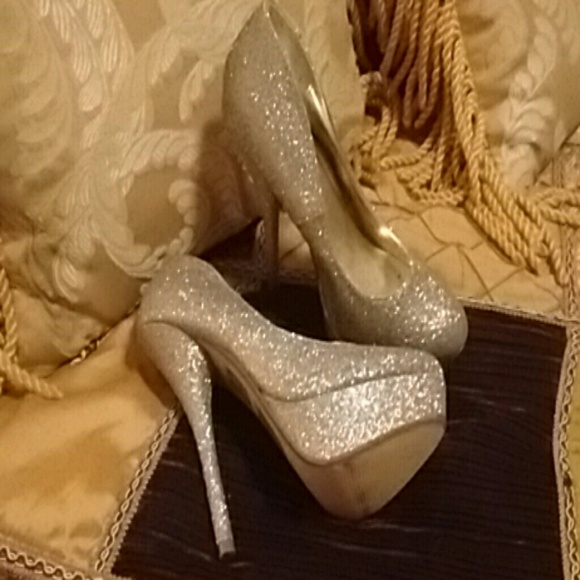 Shoe - Picture 2 of 3
