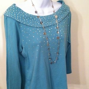 Rafaella blue top with white/silver/gold beads