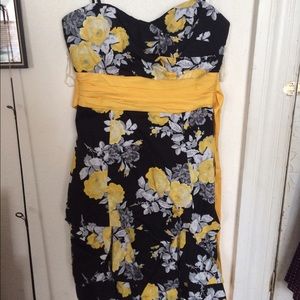 Thin strap flowered short dress