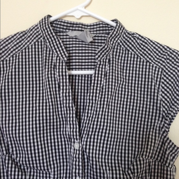H&M button down top - Picture 2 of 4