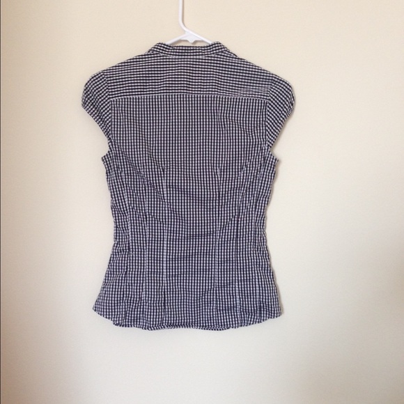 H&M button down top - Picture 3 of 4