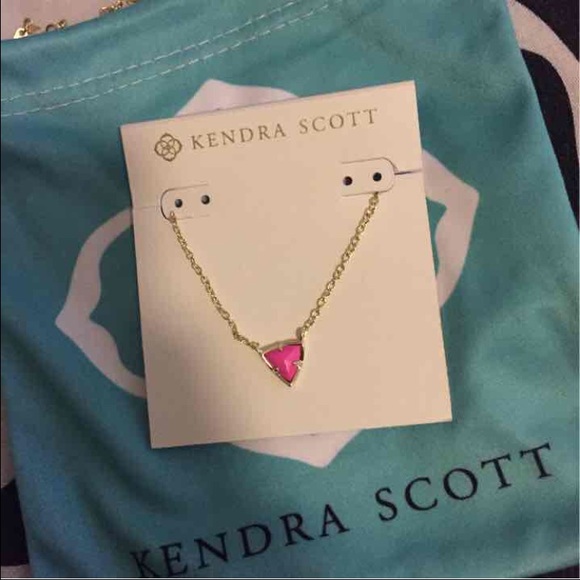 Kendra Scott necklace