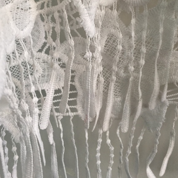 White lace crop top - Picture 3 of 3