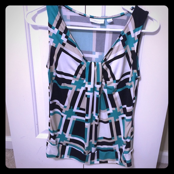 New York & Company kelly green modern work top!