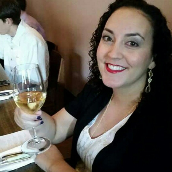 Meet your Posher, Lori - Picture 4 of 4