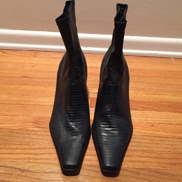 Black heel boots - Picture 3 of 3