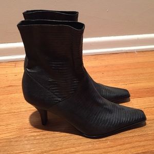 Black heel boots