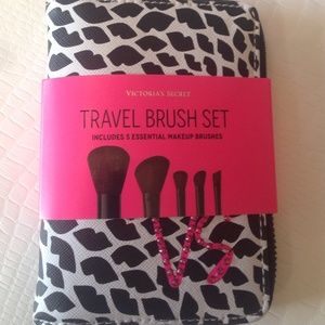 Victoria's Secret Travel Brush Set