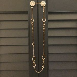 Gold adjustable necklace.