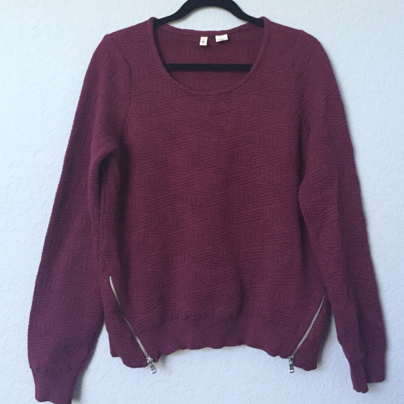 Zip maroon sweatshirt