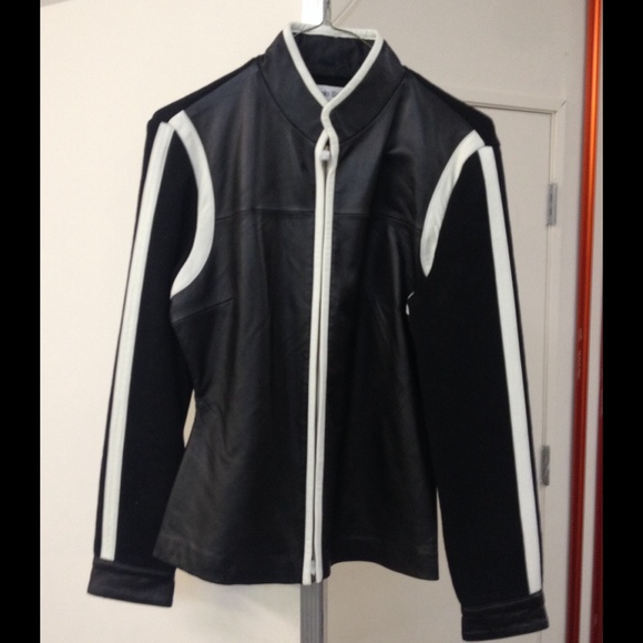 Paolo Santini 100% leather, zip closed, size 10