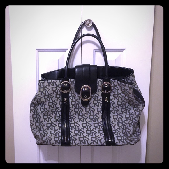 Fantastic DKNY purse!