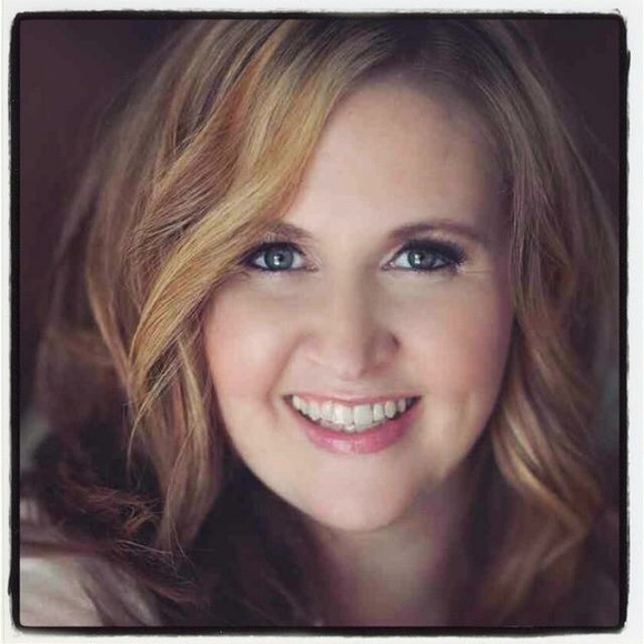 Meet your Posher, Julie - Picture 1 of 1