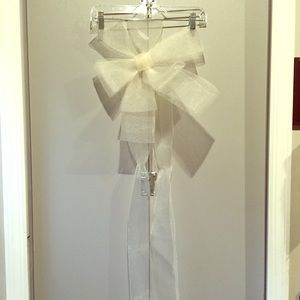 This is a big embellished bow belt.