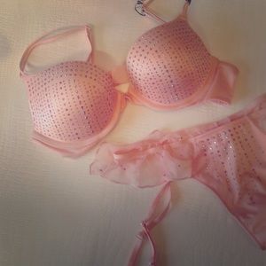NWT Victoria's Secret Set Bra/panty 34C/M