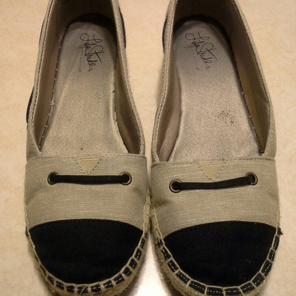 Short wedge, canvas, black and beige shoe