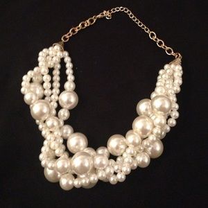 Pearl cluster necklace