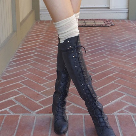 • SIZE 5.5 Black Lace Up Boots • - Picture 3 of 4