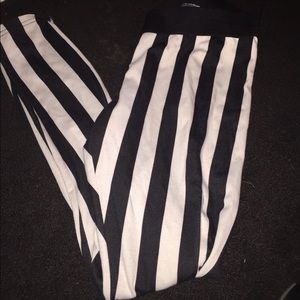 Black/white stripe leggings