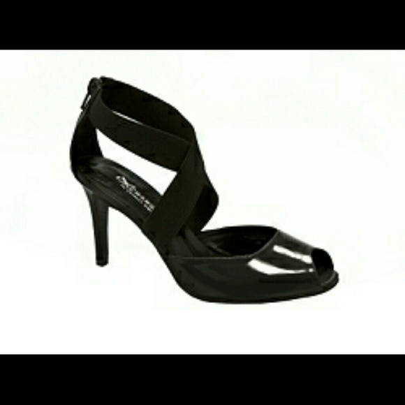 Patent leather peeptoe heels