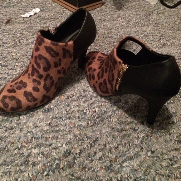 Black and cheetah high heels