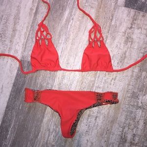 ACACIA TUNNELS TOP IN HIBISCUS