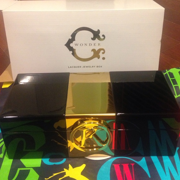 C wonder "k" black lacquer jewelry box