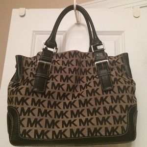 Michael Kors handbag and matching wallet!!👝