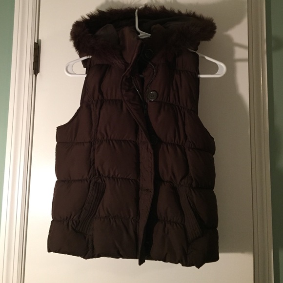 Puffy vest with fur hood