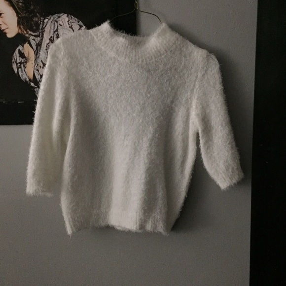 ✔️SoLd✔️Furry White crop Sweater