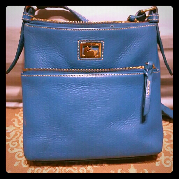 Dooney & Bourke crossbody - Picture 1 of 4