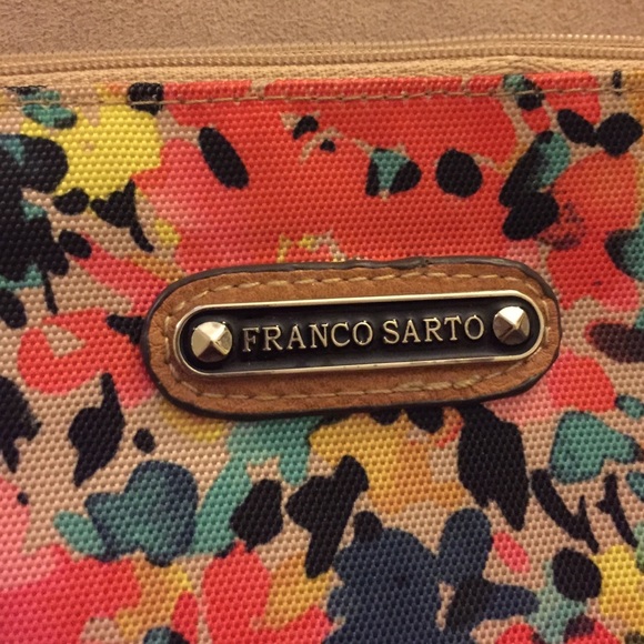 Floral Wristlet - Picture 2 of 4