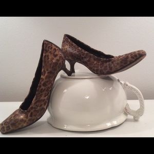 Donald j Pliner Leopard Pump