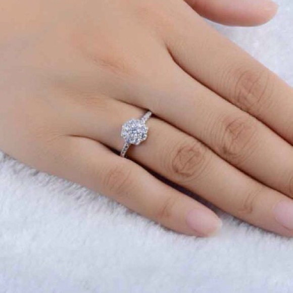 Dainty Flower / cluster Ring .925 SS - Picture 3 of 4