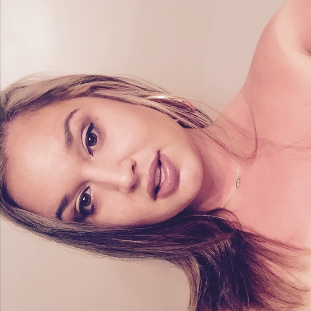 Meet your Posher, Carli