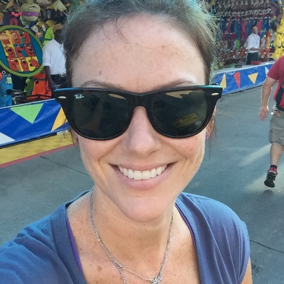 Meet your Posher, Carrie