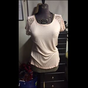 Loose tee with lace accents