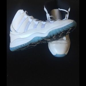 AUTHENTIC JORDAN LEGEND BLUES 3y